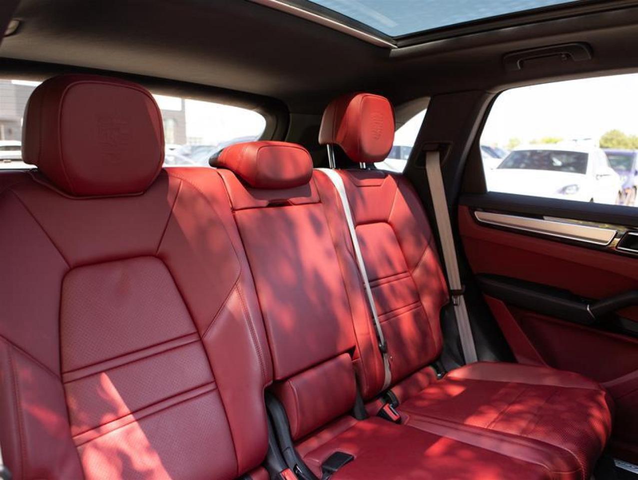 2023 Porsche Cayenne Platinum Edition Photo