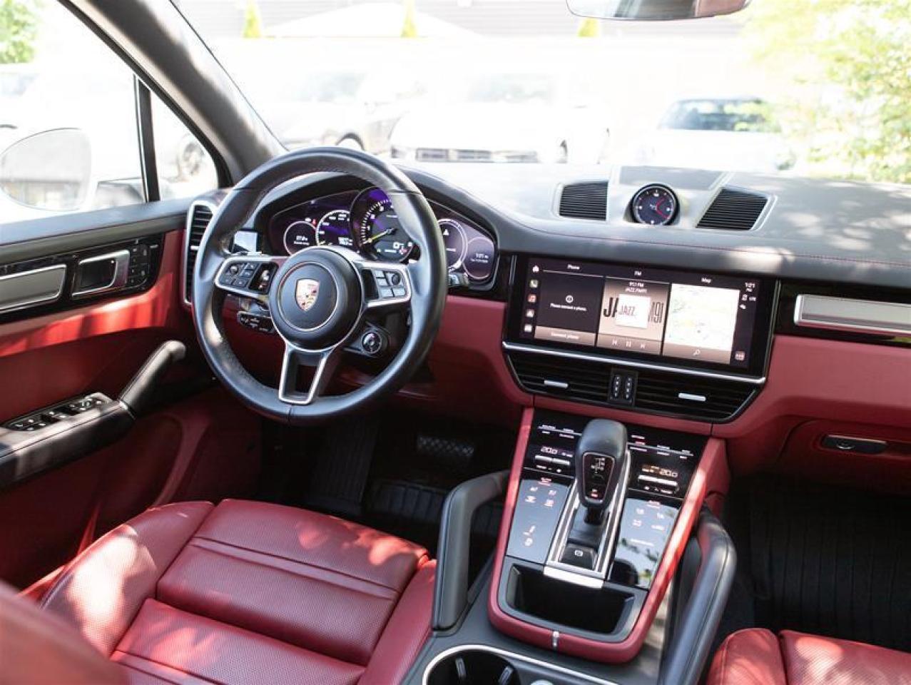 2023 Porsche Cayenne Platinum Edition Photo