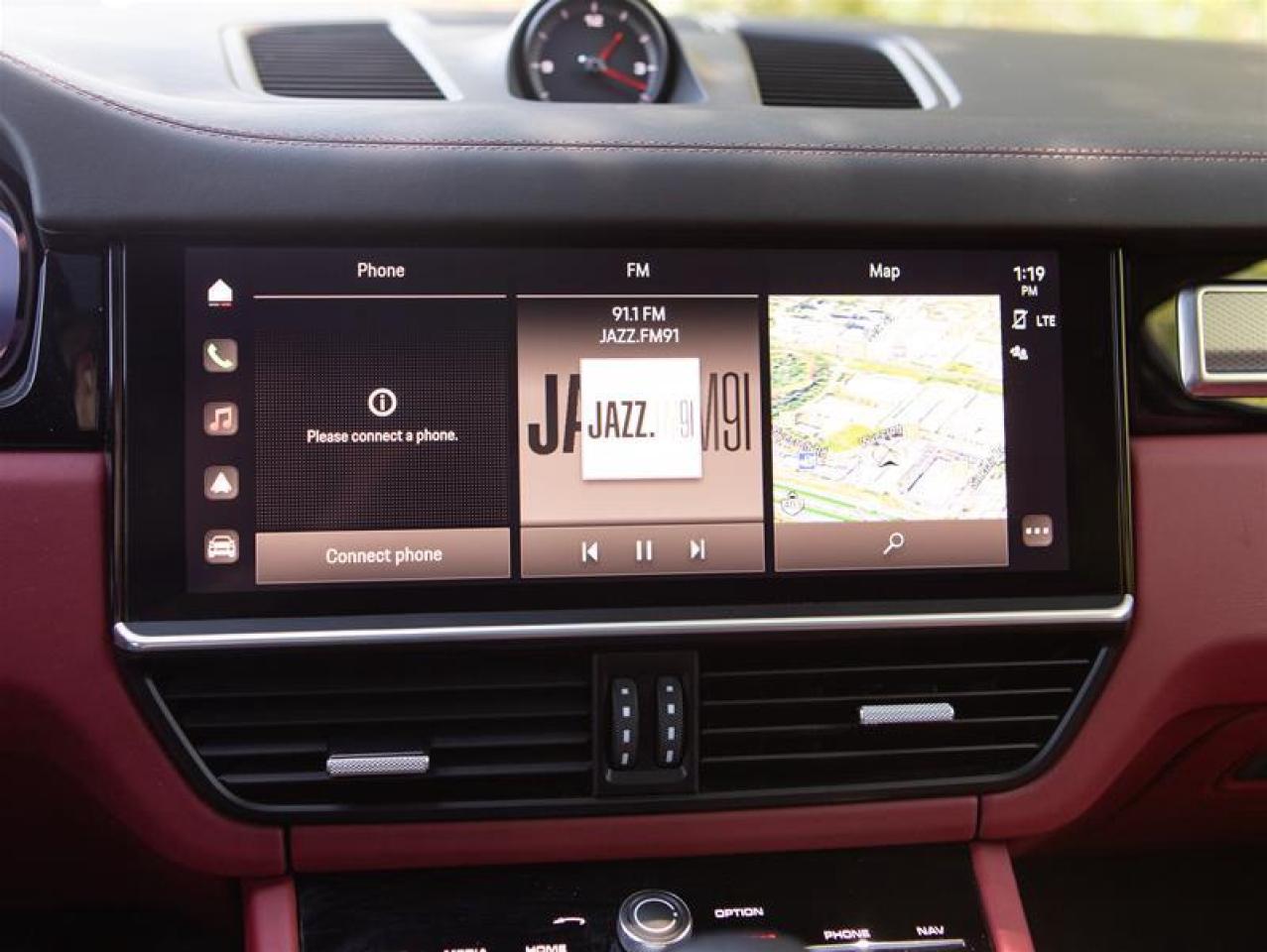 2023 Porsche Cayenne Platinum Edition Photo