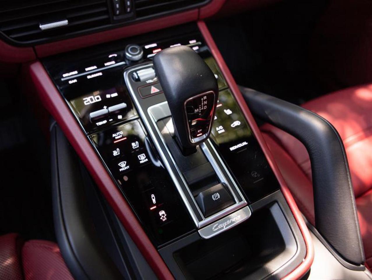 2023 Porsche Cayenne Platinum Edition Photo