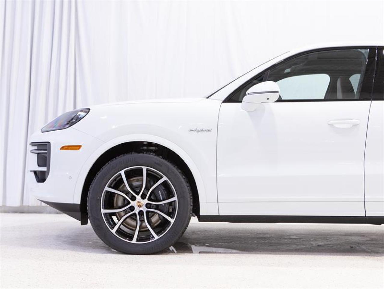 2025 Porsche Cayenne e-Hybrid AWD Photo