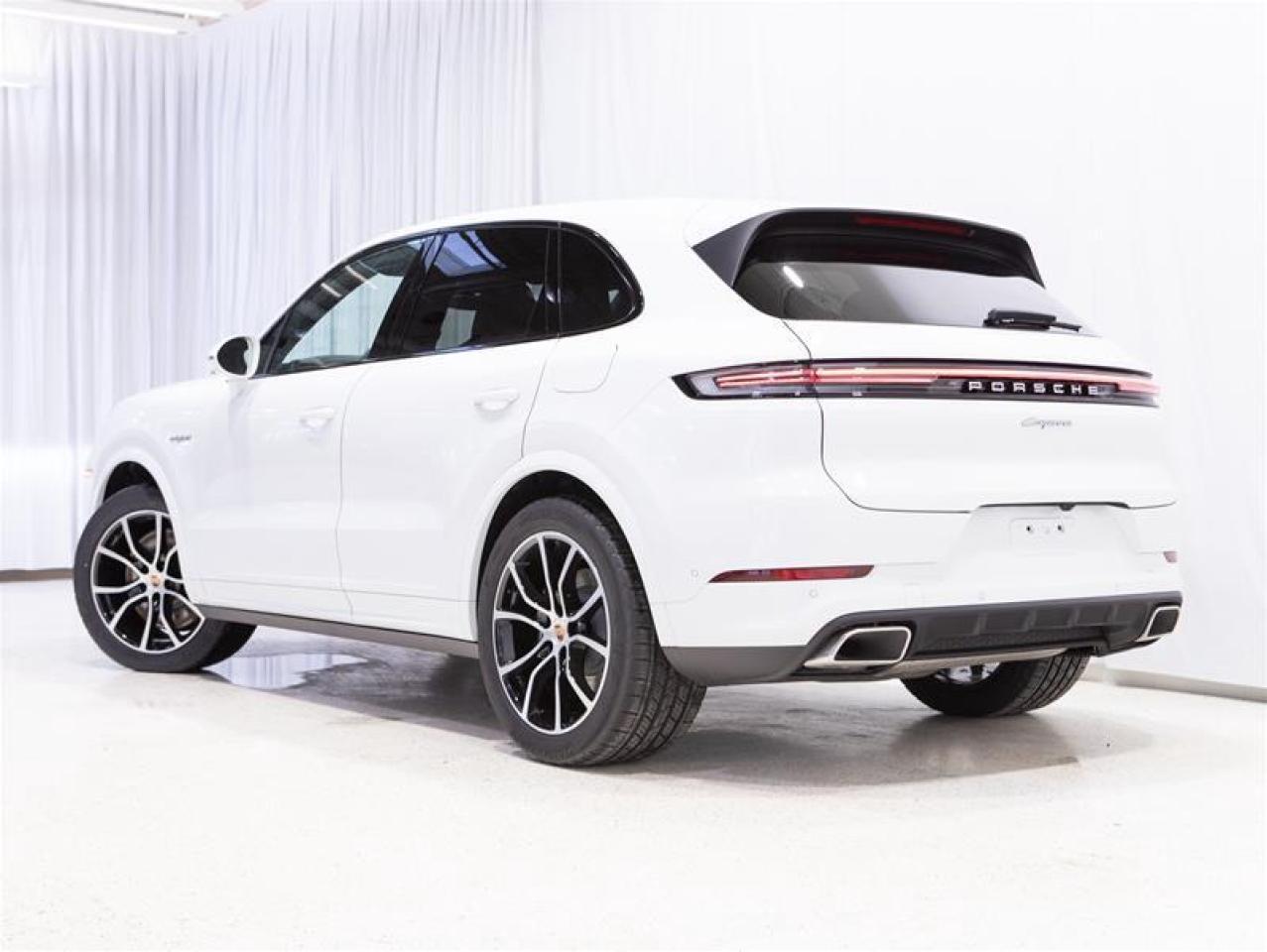 2025 Porsche Cayenne e-Hybrid AWD Photo