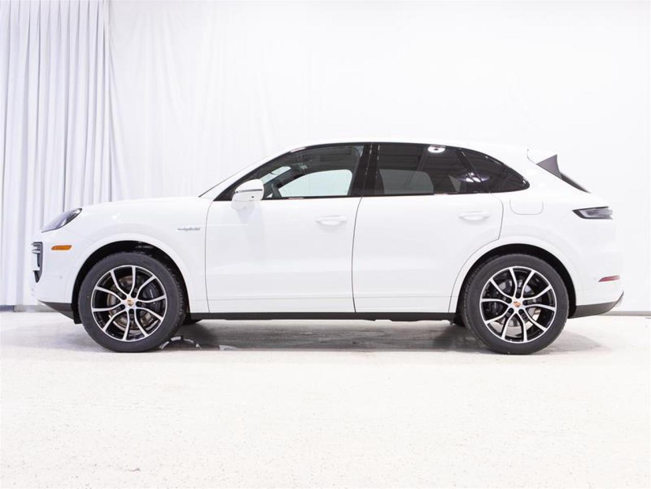 2025 Porsche Cayenne e-Hybrid AWD Photo