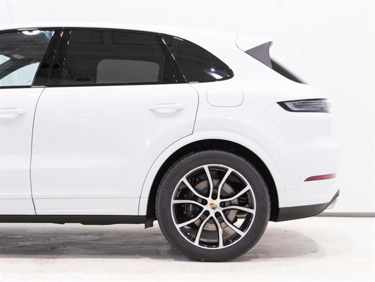 2025 Porsche Cayenne e-Hybrid AWD Photo