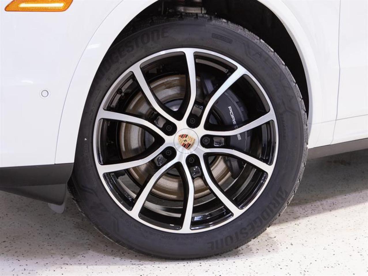 2025 Porsche Cayenne e-Hybrid AWD Photo