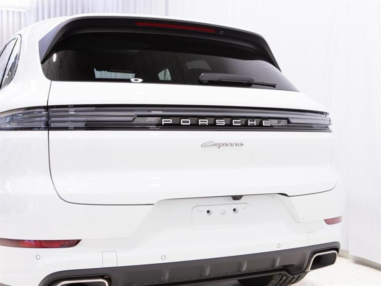 2025 Porsche Cayenne e-Hybrid AWD Photo
