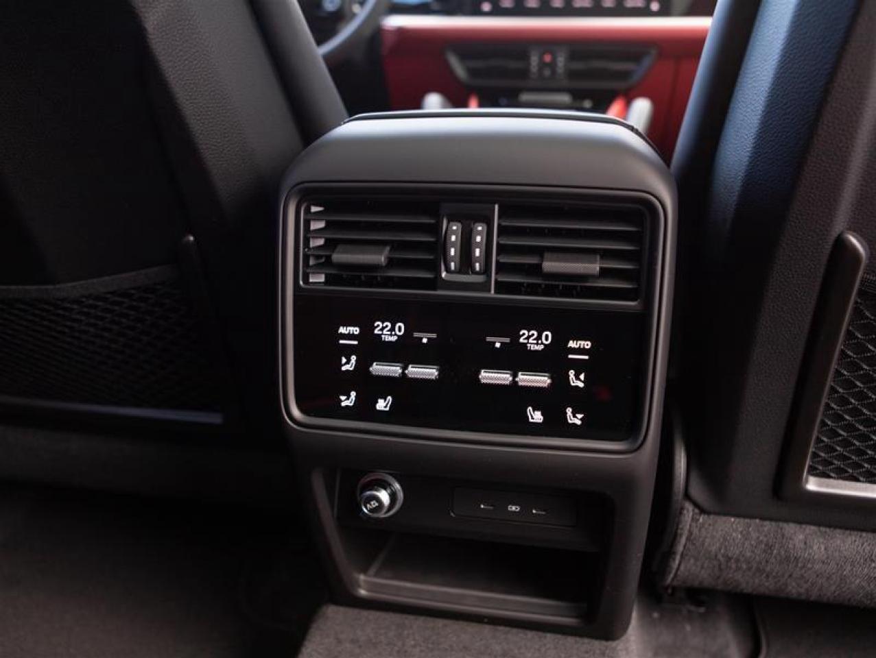 2025 Porsche Cayenne e-Hybrid AWD Photo