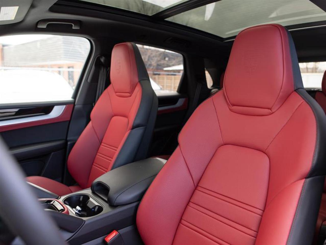 2025 Porsche Cayenne e-Hybrid AWD Photo