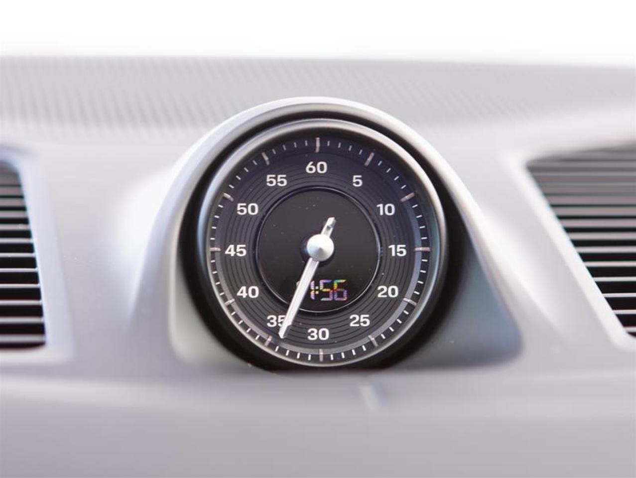 2025 Porsche Cayenne e-Hybrid AWD Photo