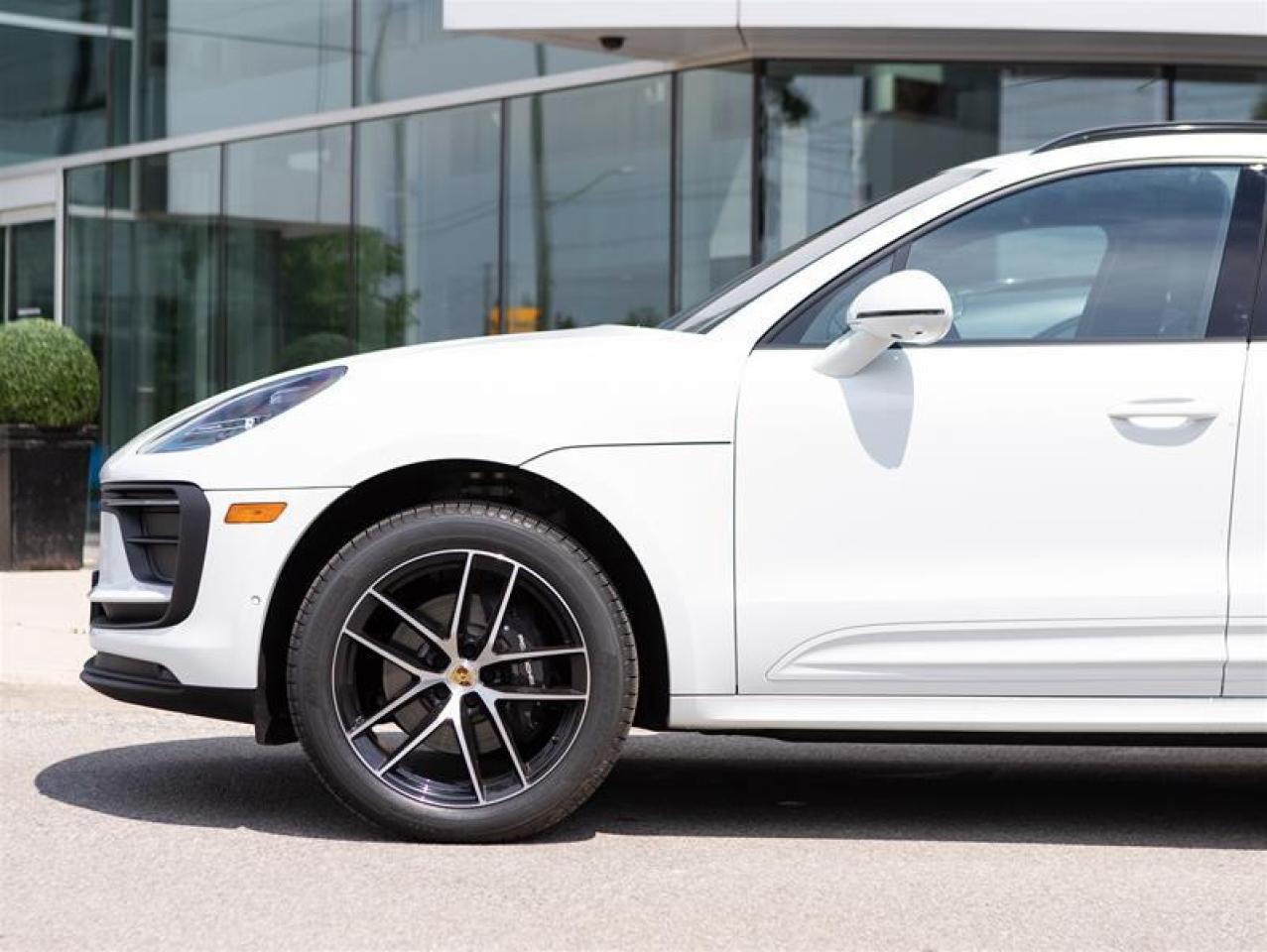 2024 Porsche Macan AWD Photo