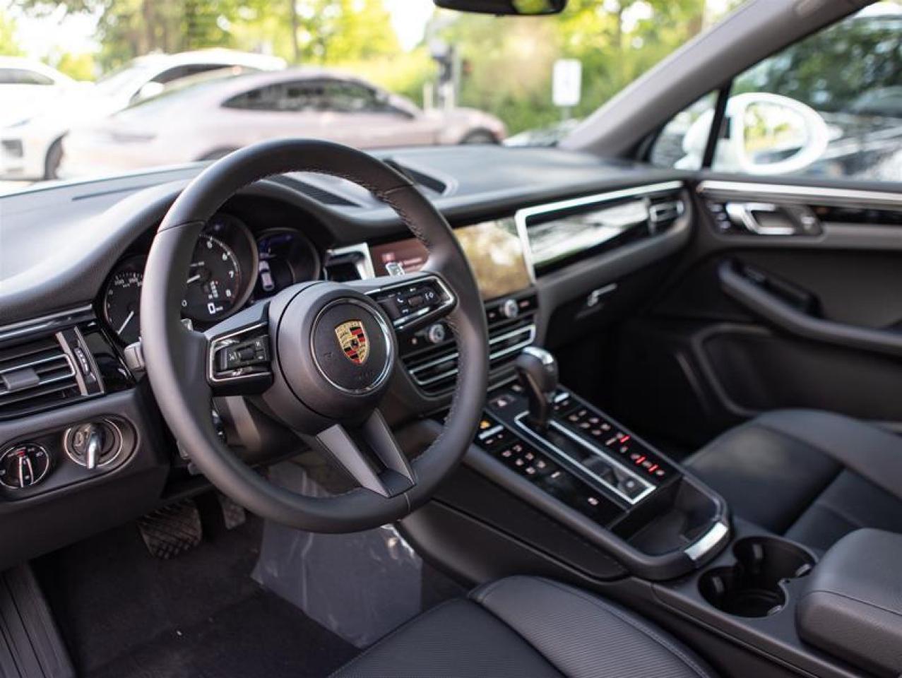 2024 Porsche Macan AWD Photo