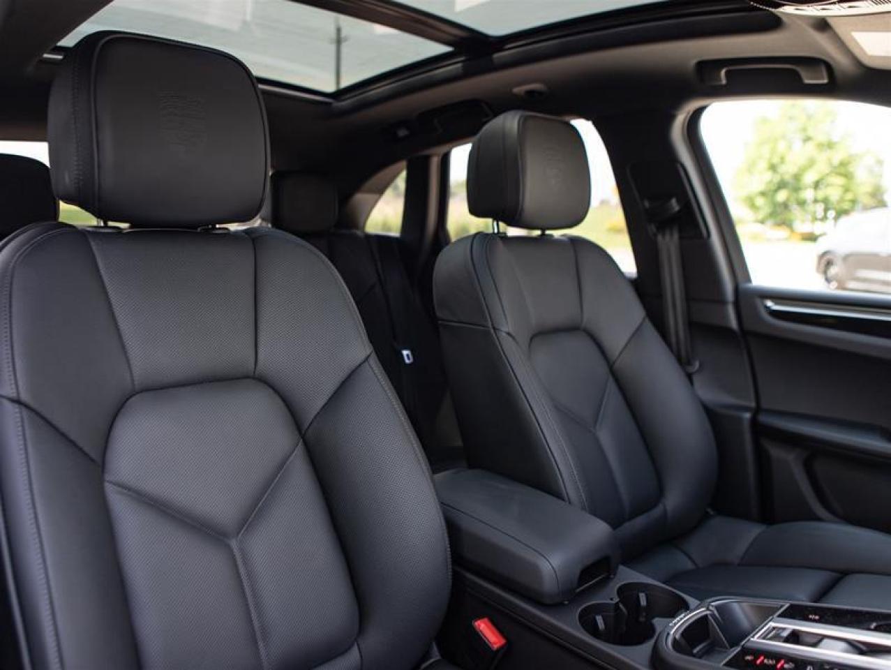 2024 Porsche Macan AWD Photo