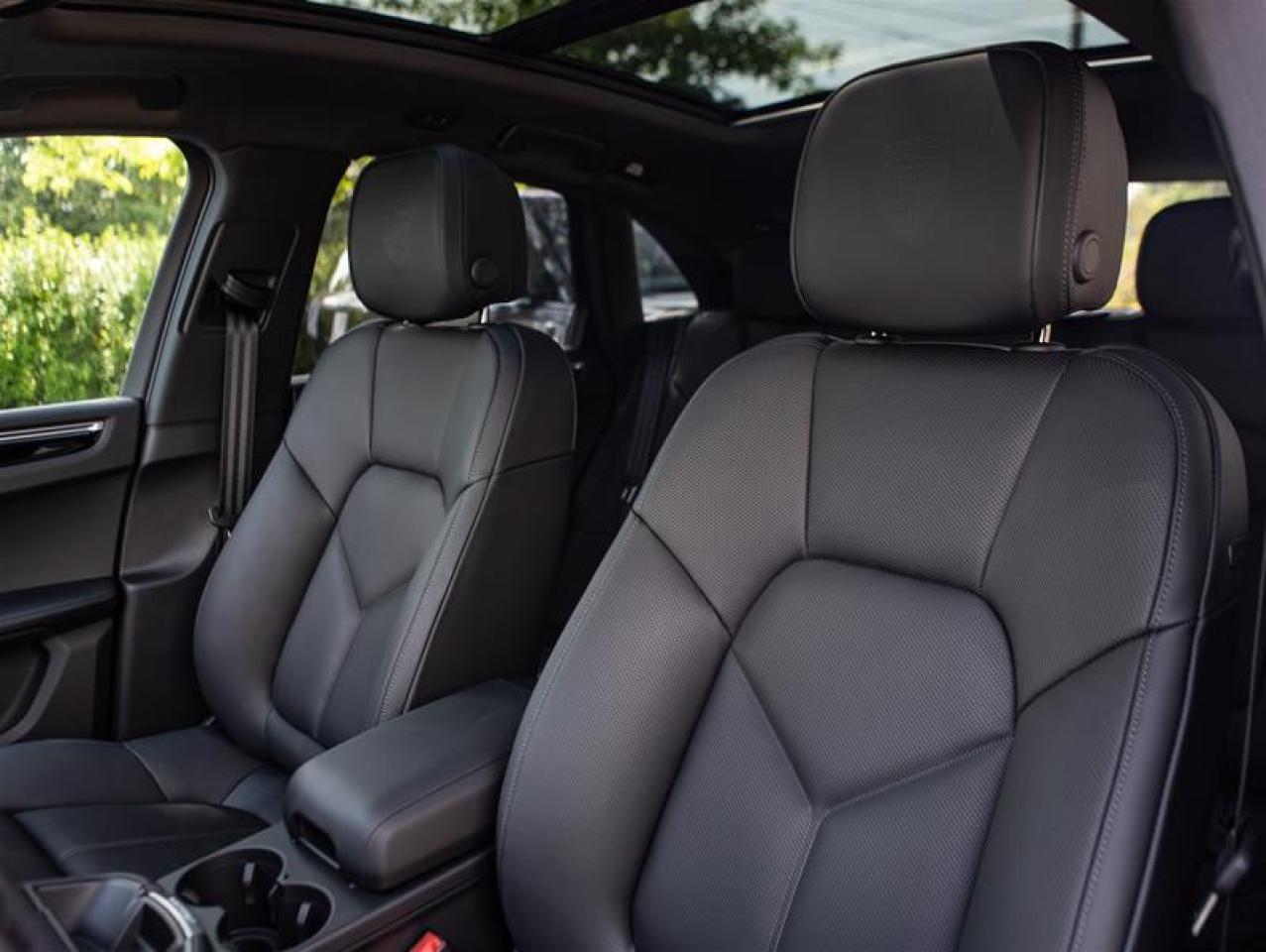 2024 Porsche Macan AWD Photo