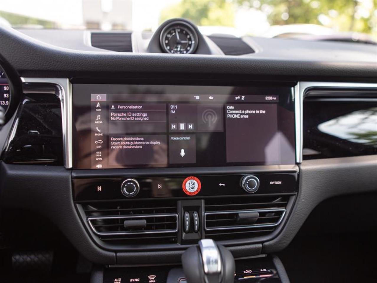 2024 Porsche Macan AWD Photo