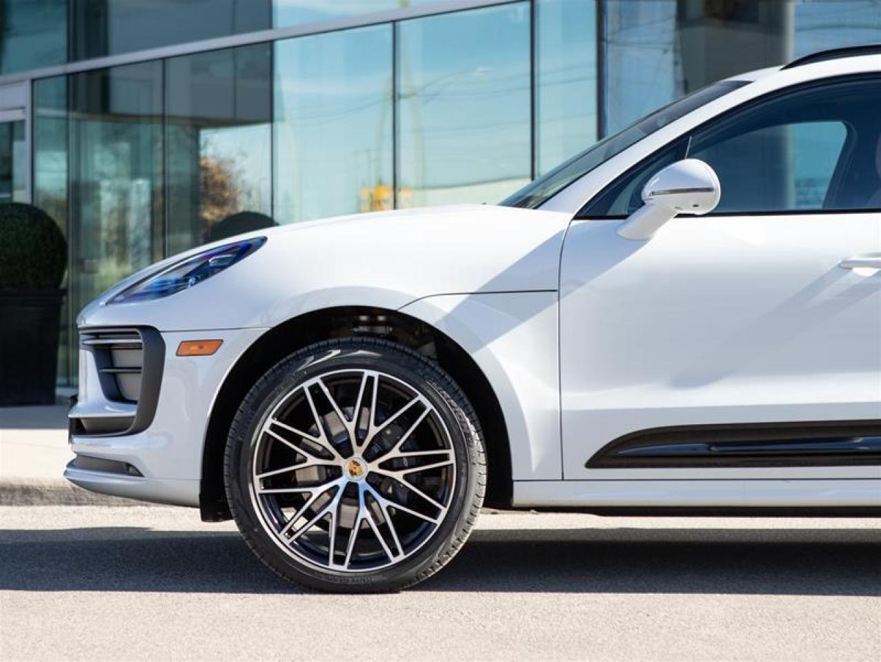 2024 Porsche Macan AWD Photo