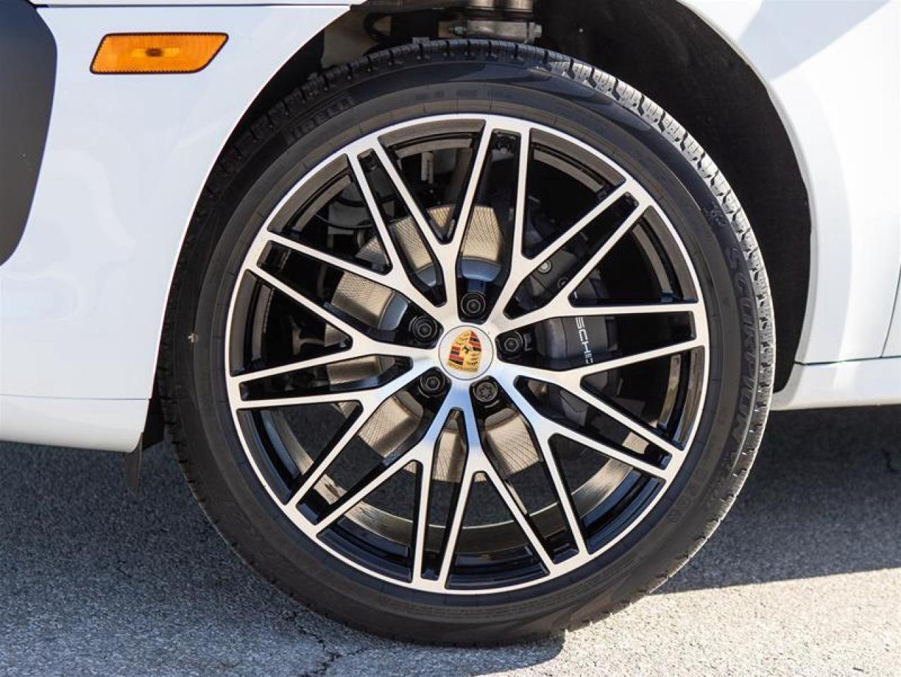 2024 Porsche Macan AWD Photo