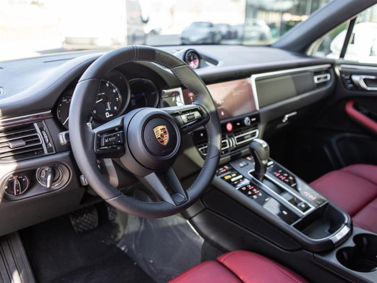 2024 Porsche Macan AWD Photo