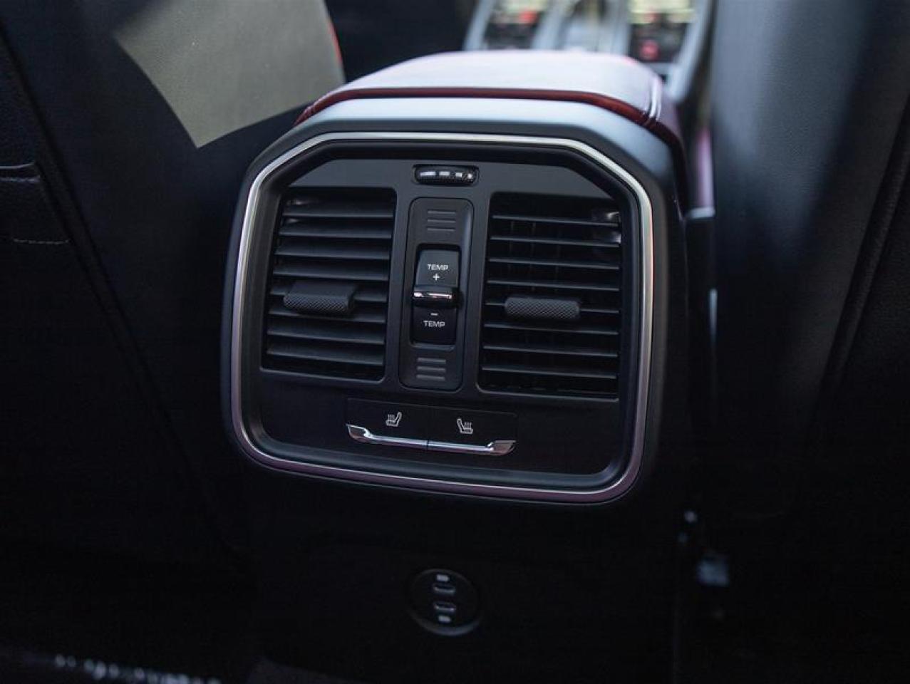 2024 Porsche Macan AWD Photo