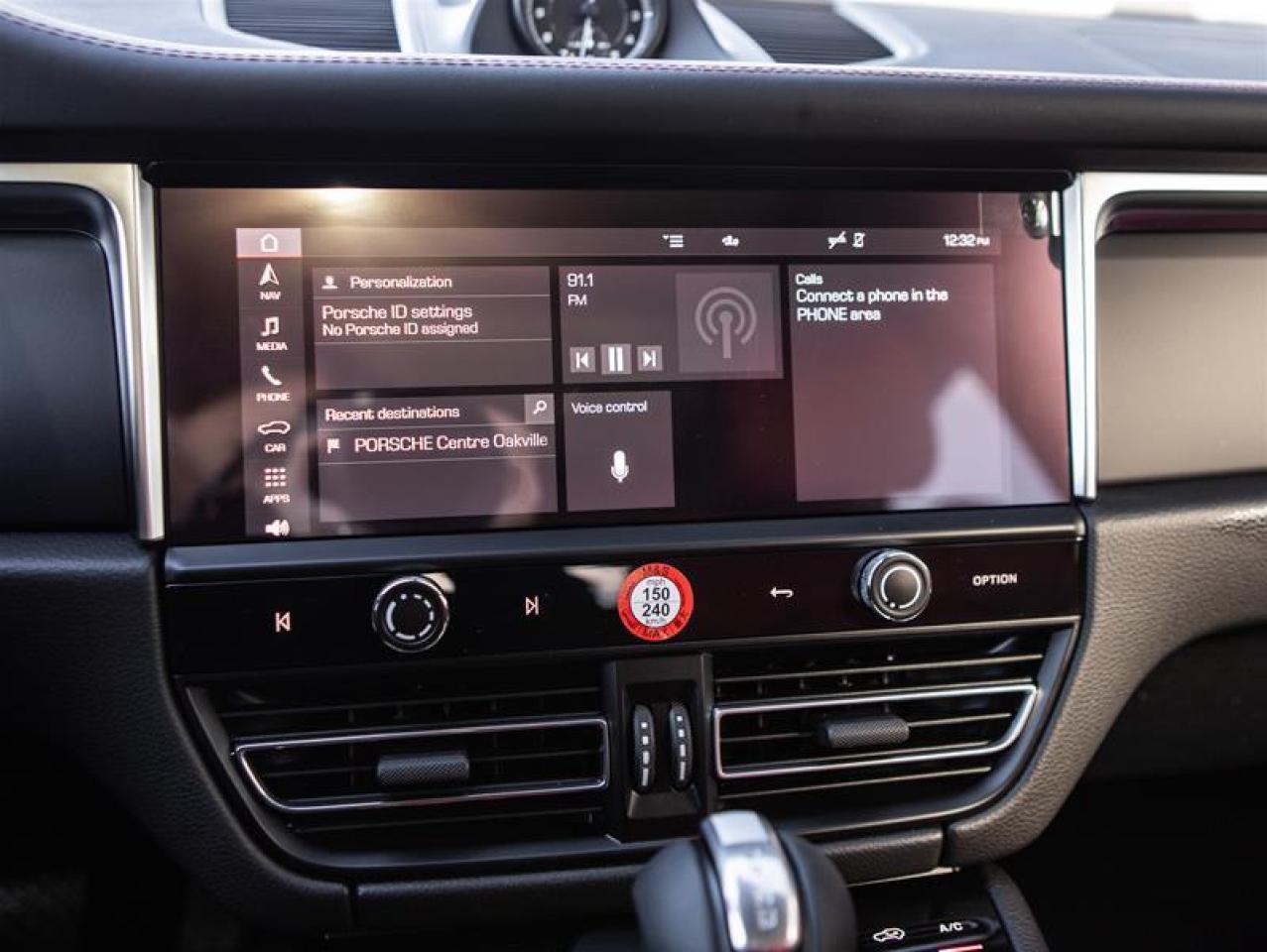 2024 Porsche Macan AWD Photo