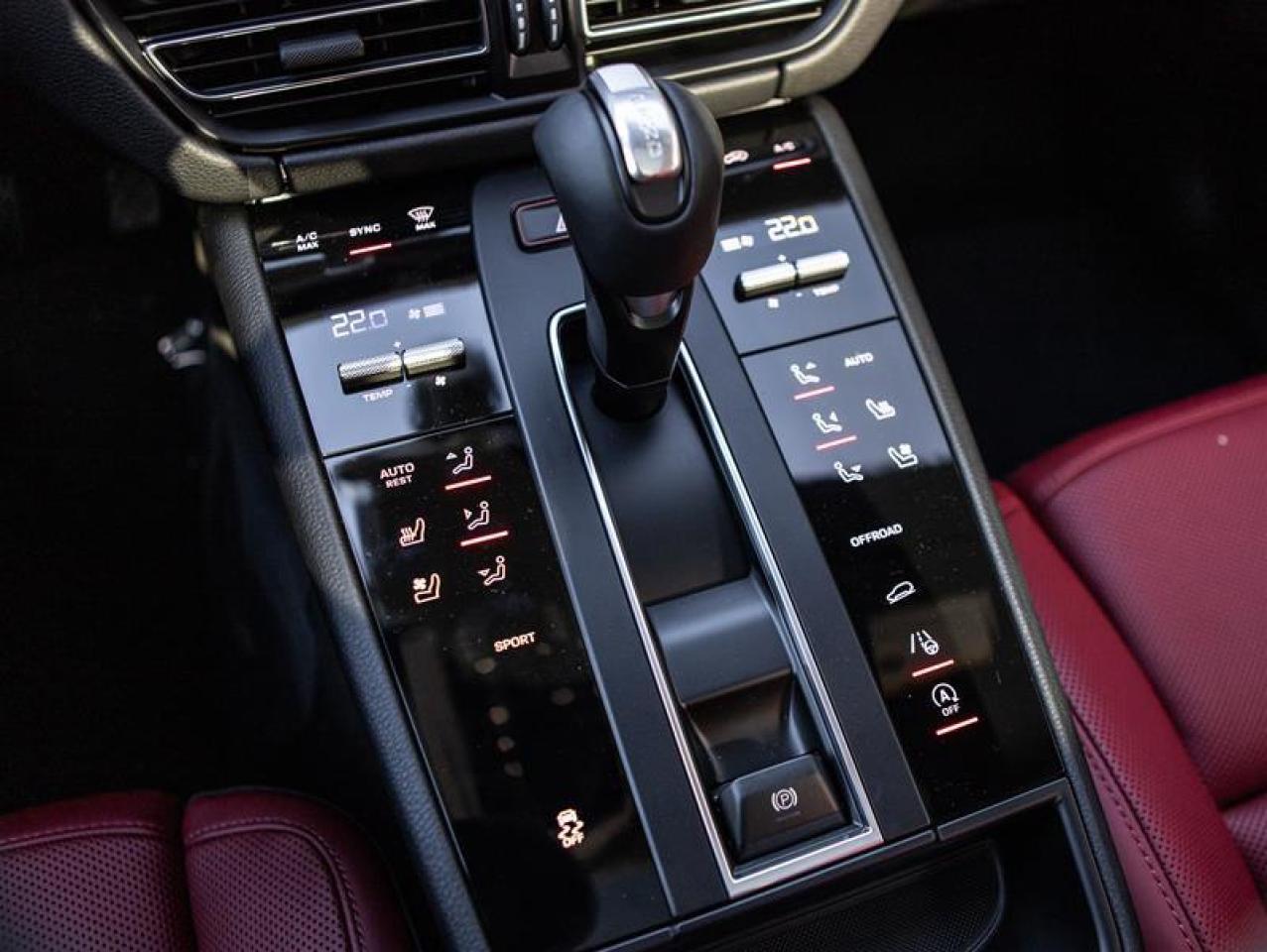 2024 Porsche Macan AWD Photo