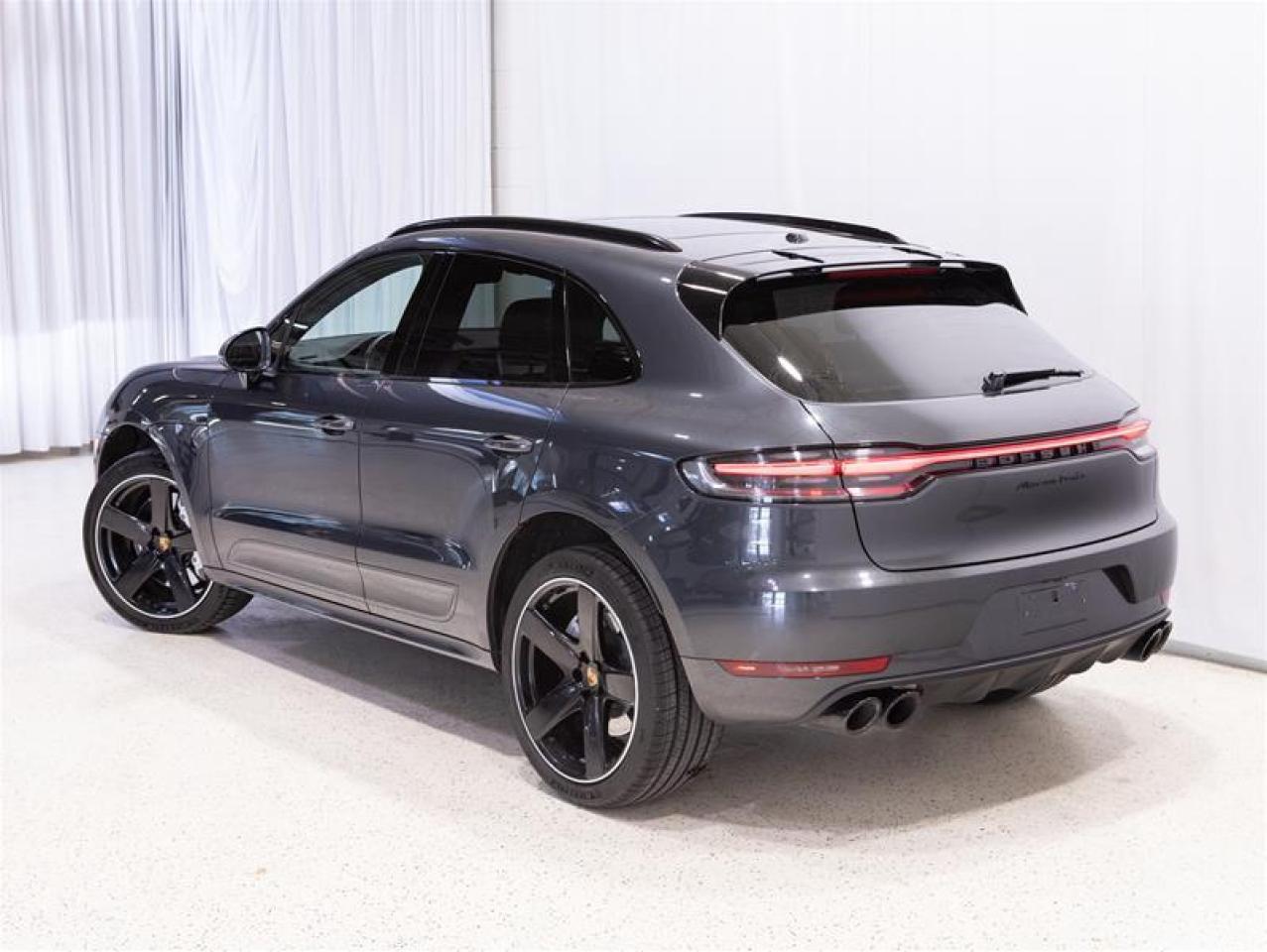 2020 Porsche Macan Turbo Photo