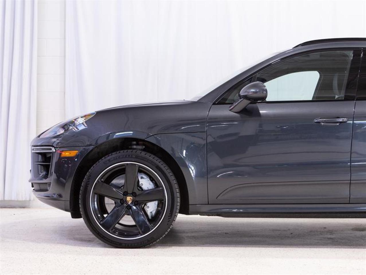 2020 Porsche Macan Turbo Photo