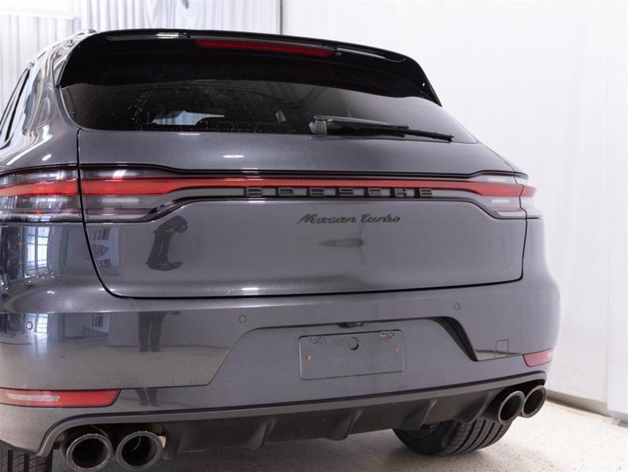 2020 Porsche Macan Turbo Photo