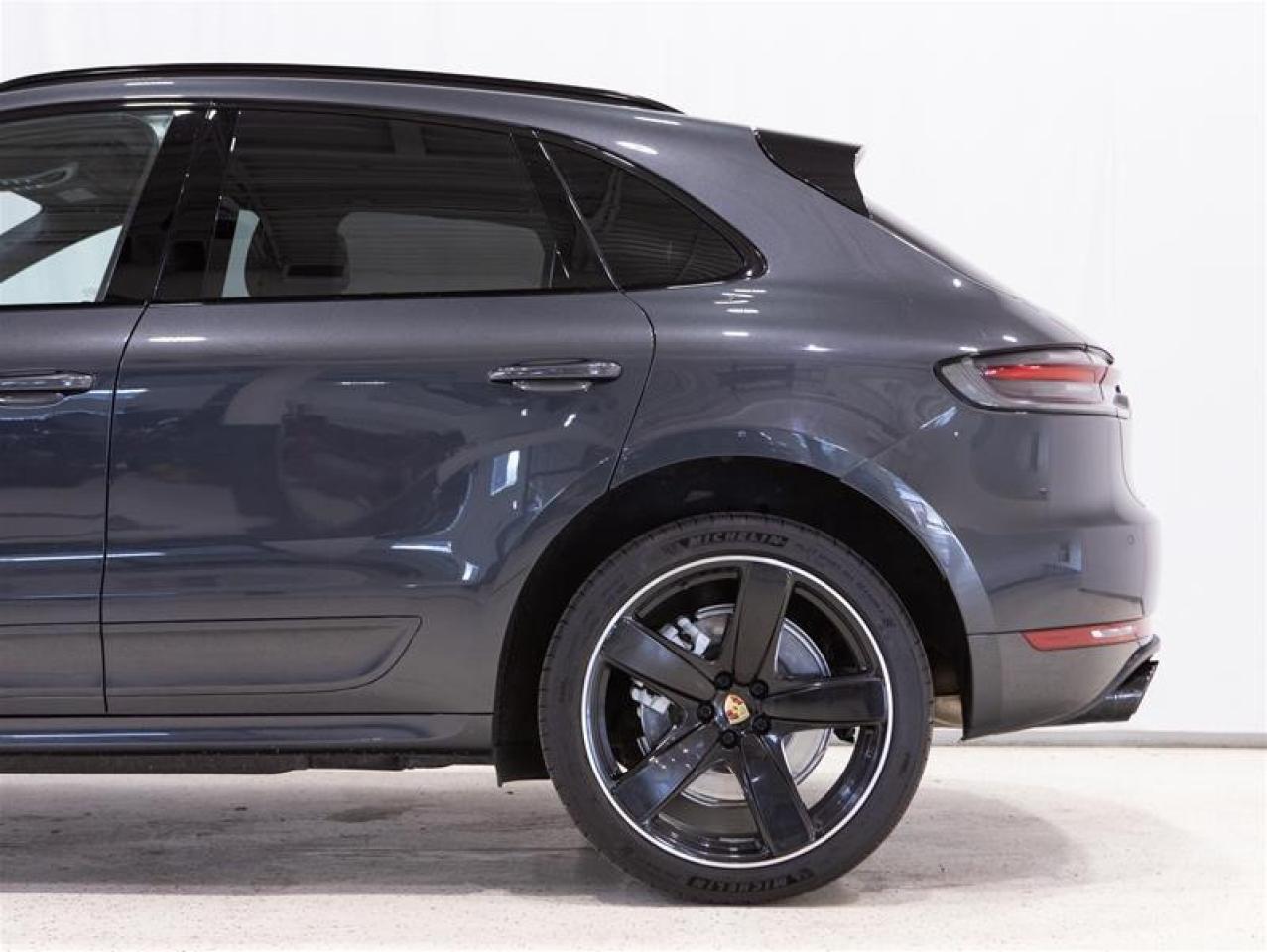 2020 Porsche Macan Turbo Photo