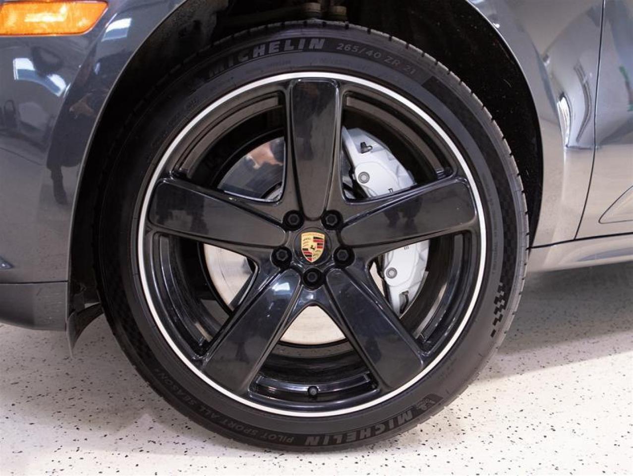 2020 Porsche Macan Turbo Photo