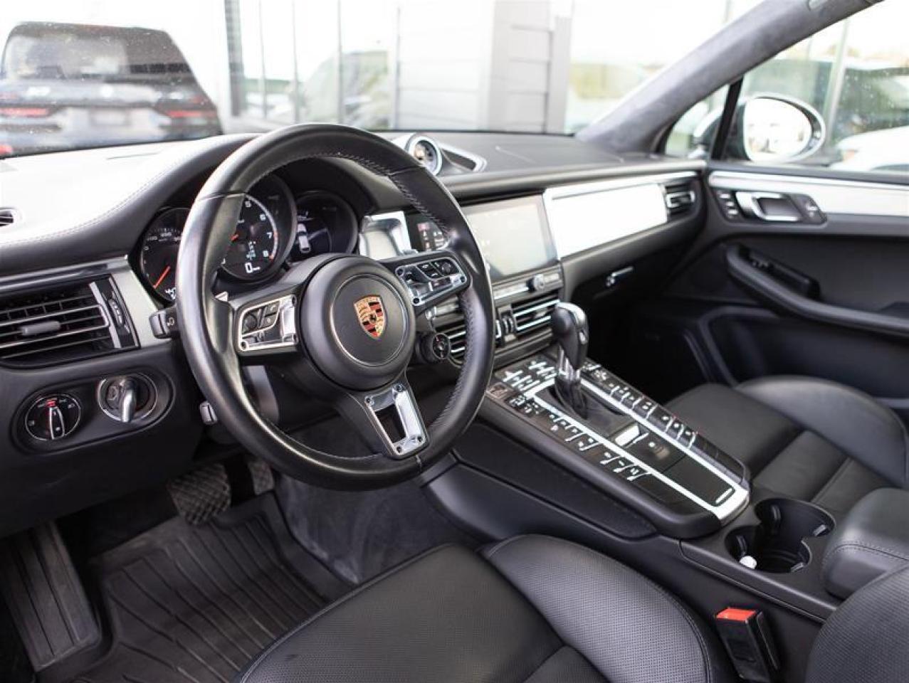 2020 Porsche Macan Turbo Photo