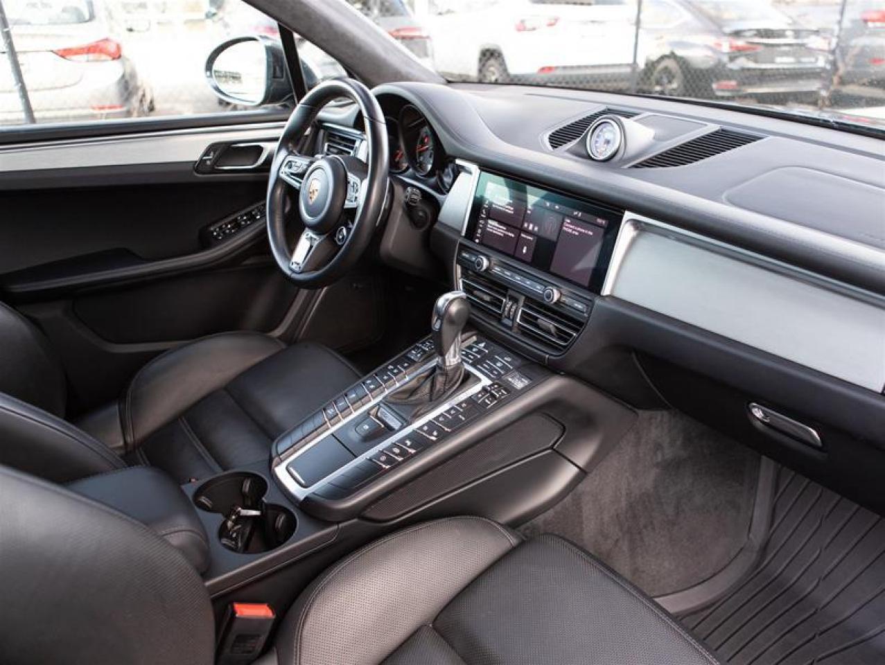 2020 Porsche Macan Turbo Photo