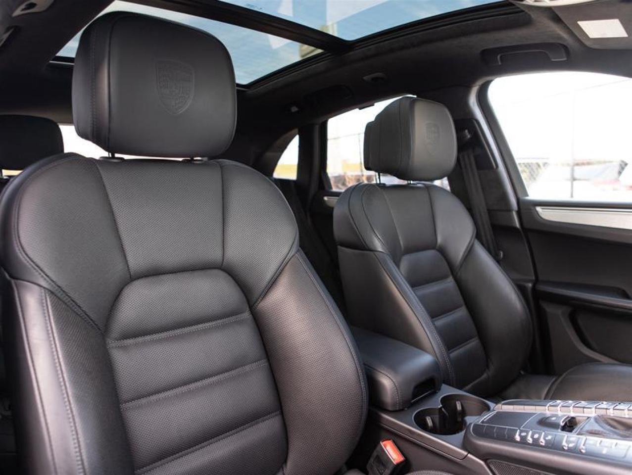 2020 Porsche Macan Turbo Photo