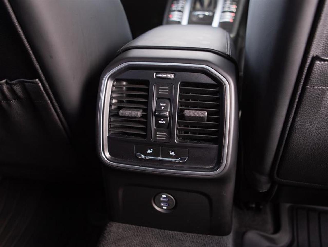 2020 Porsche Macan Turbo Photo