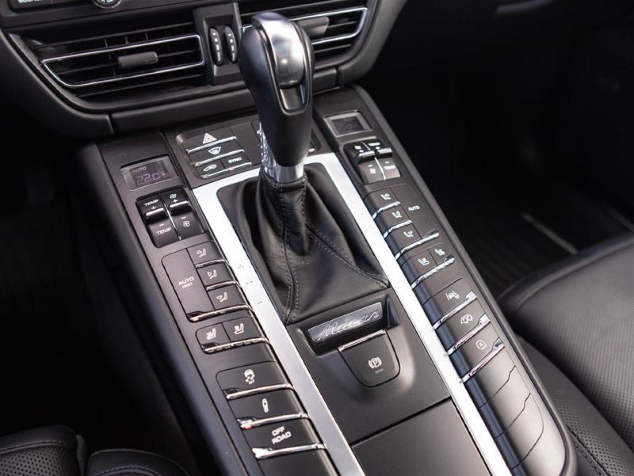 2020 Porsche Macan Turbo Photo