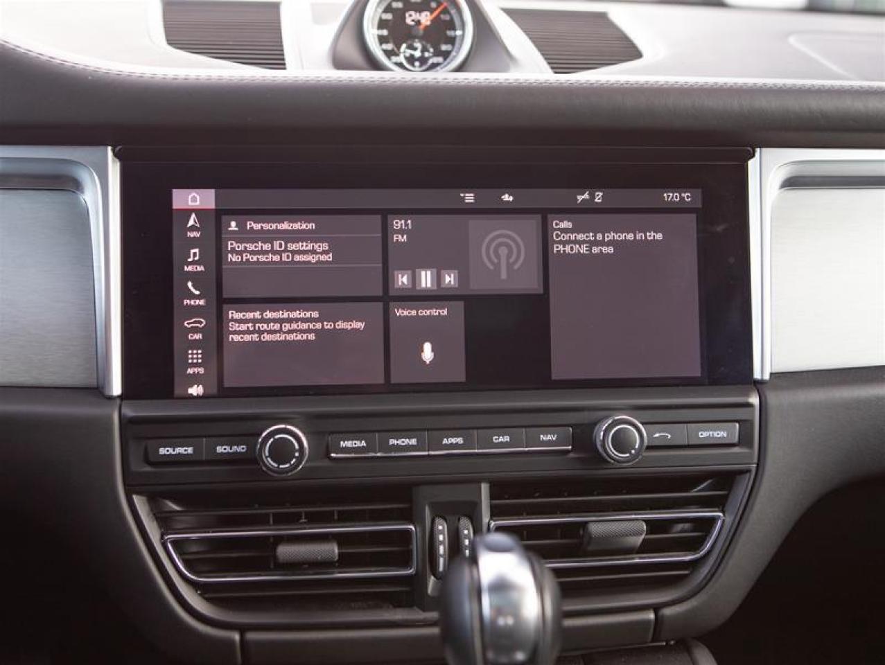 2020 Porsche Macan Turbo Photo