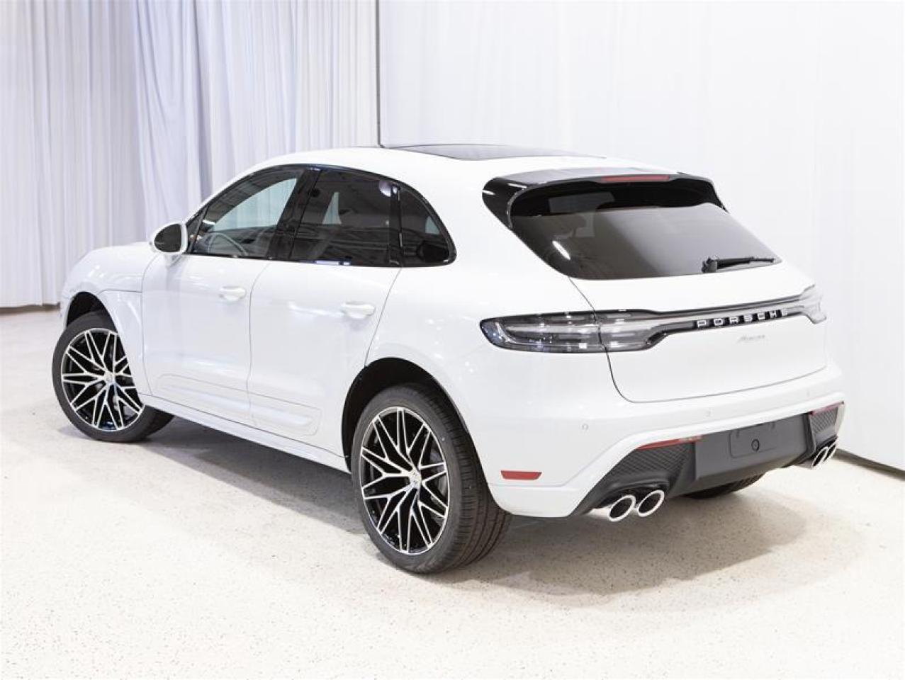 2025 Porsche Macan AWD Photo3