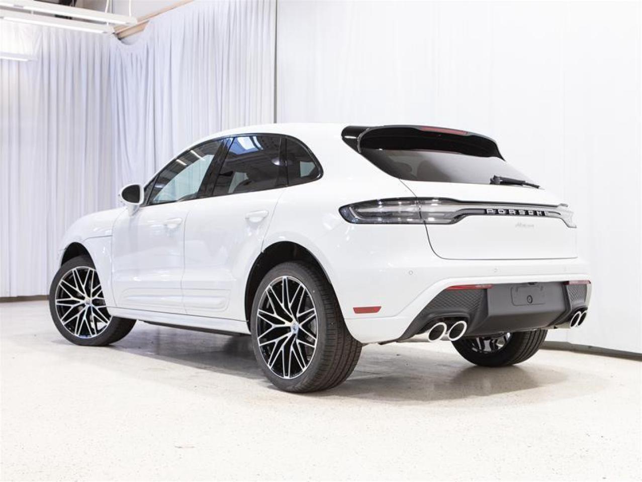 2025 Porsche Macan AWD Photo