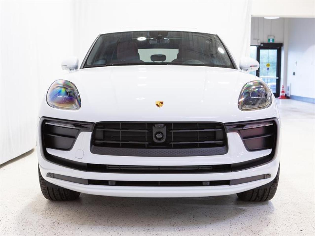 2025 Porsche Macan AWD Photo