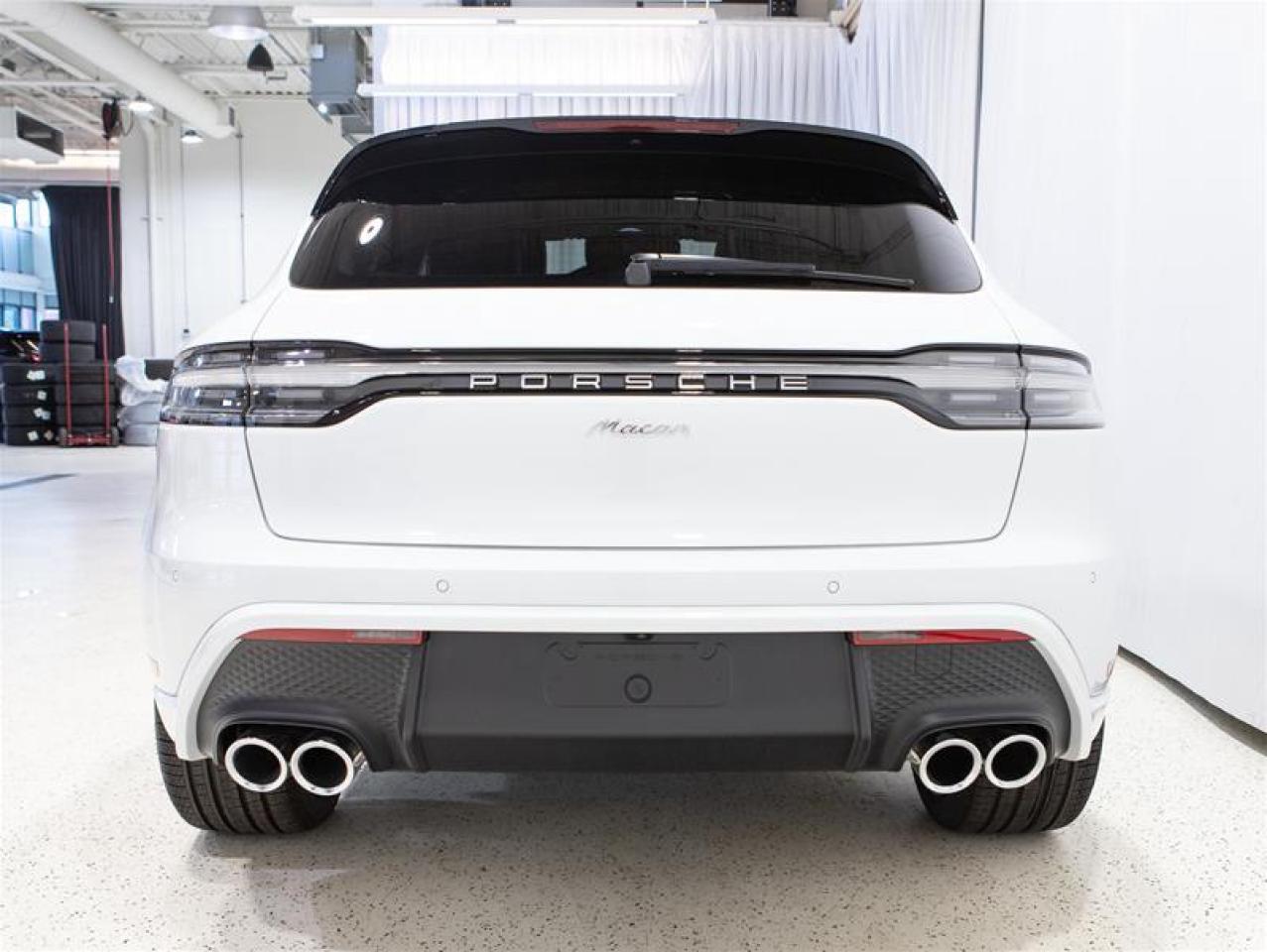 2025 Porsche Macan AWD Photo