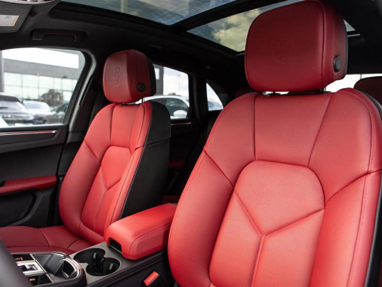 2025 Porsche Macan AWD Photo