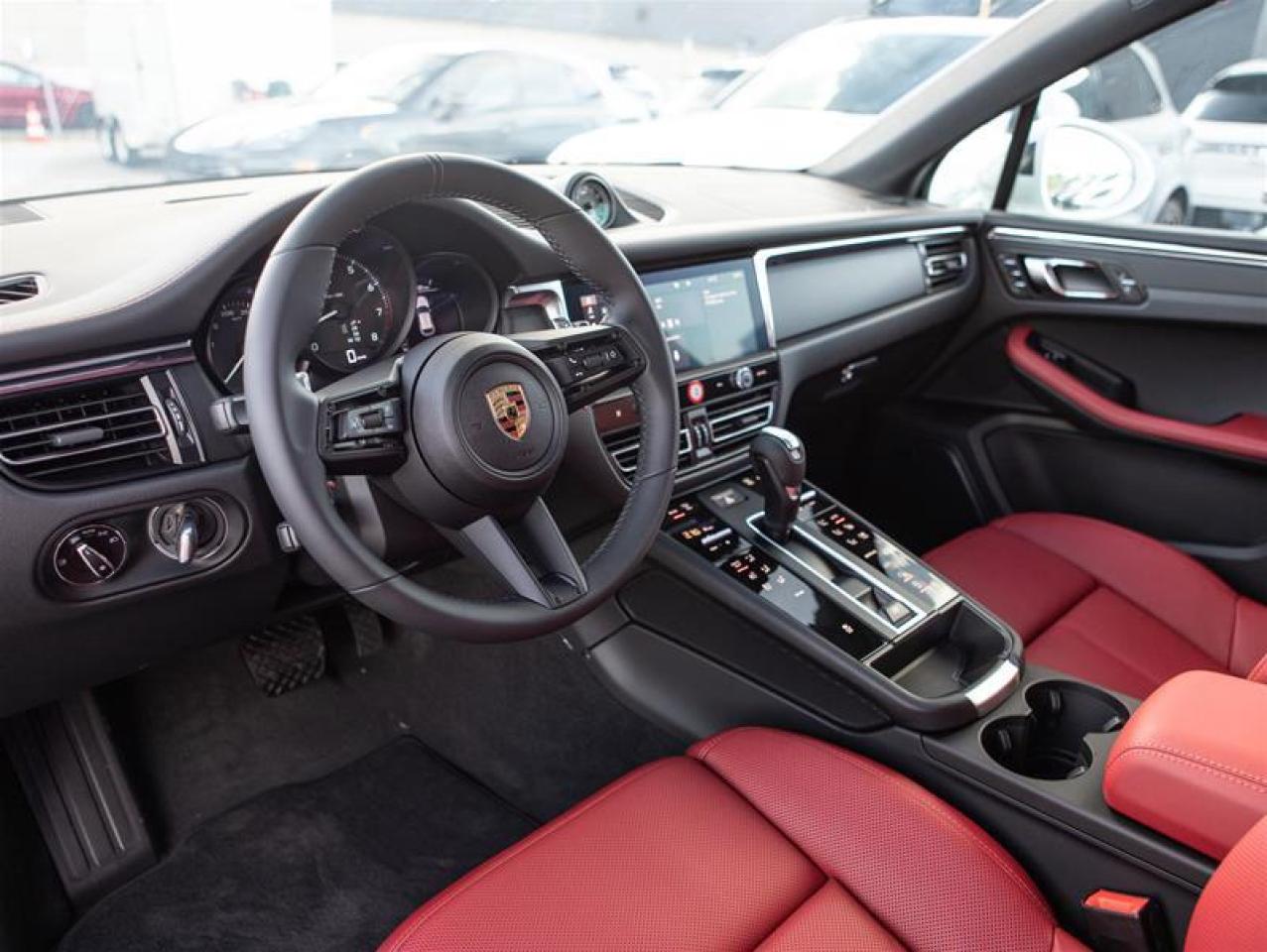 2025 Porsche Macan AWD Photo