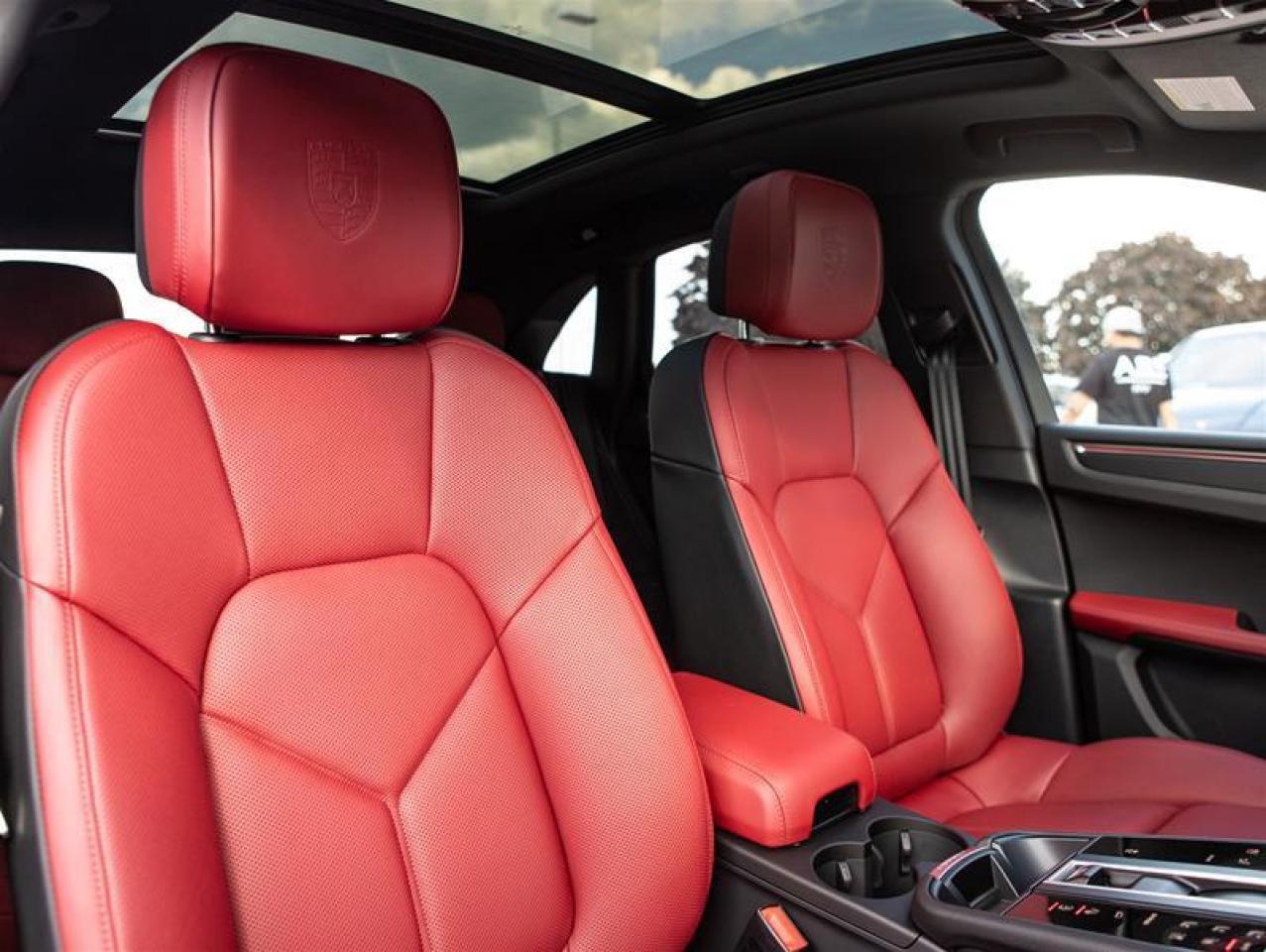 2025 Porsche Macan AWD Photo