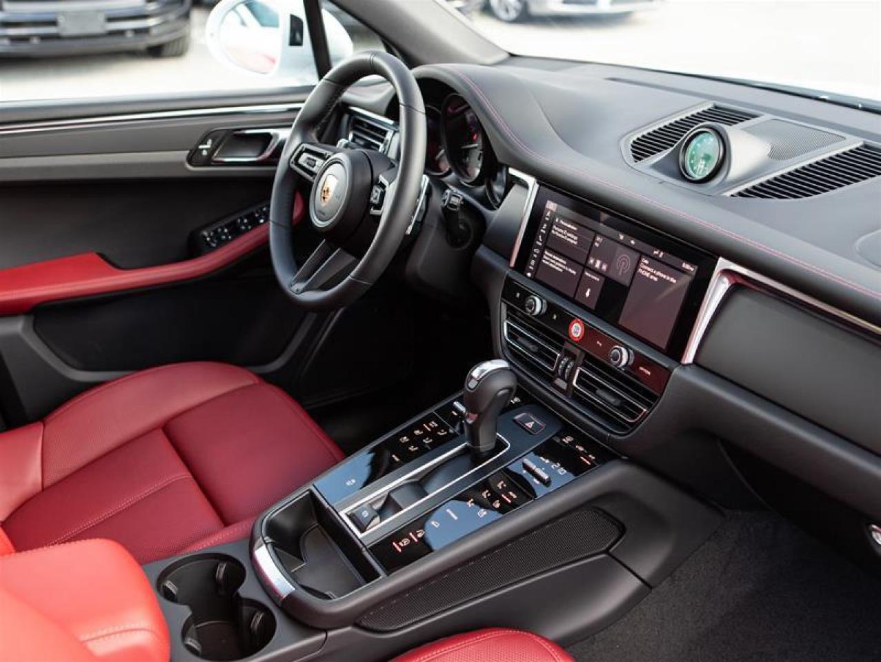 2025 Porsche Macan AWD Photo