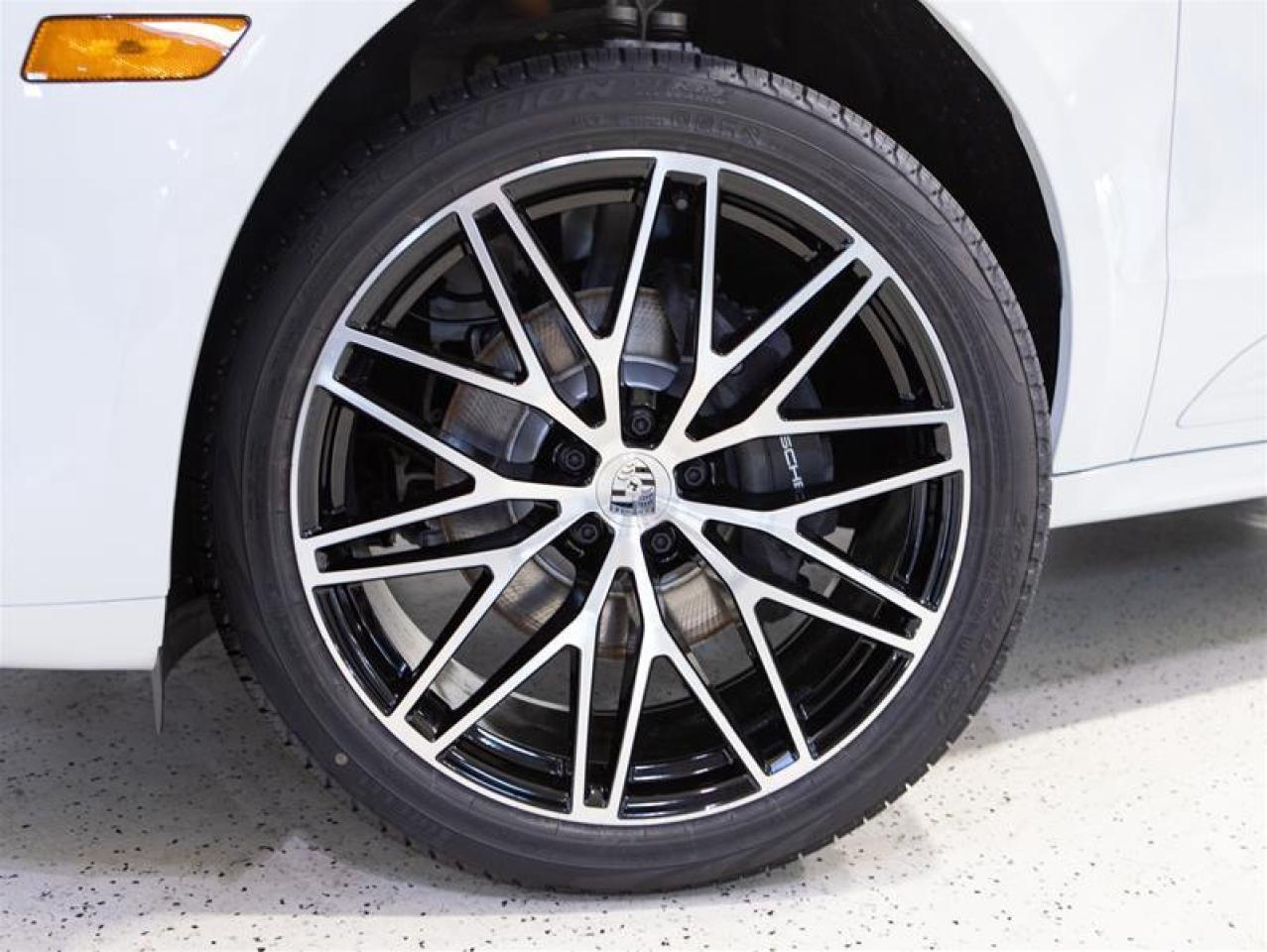 2025 Porsche Macan AWD Photo