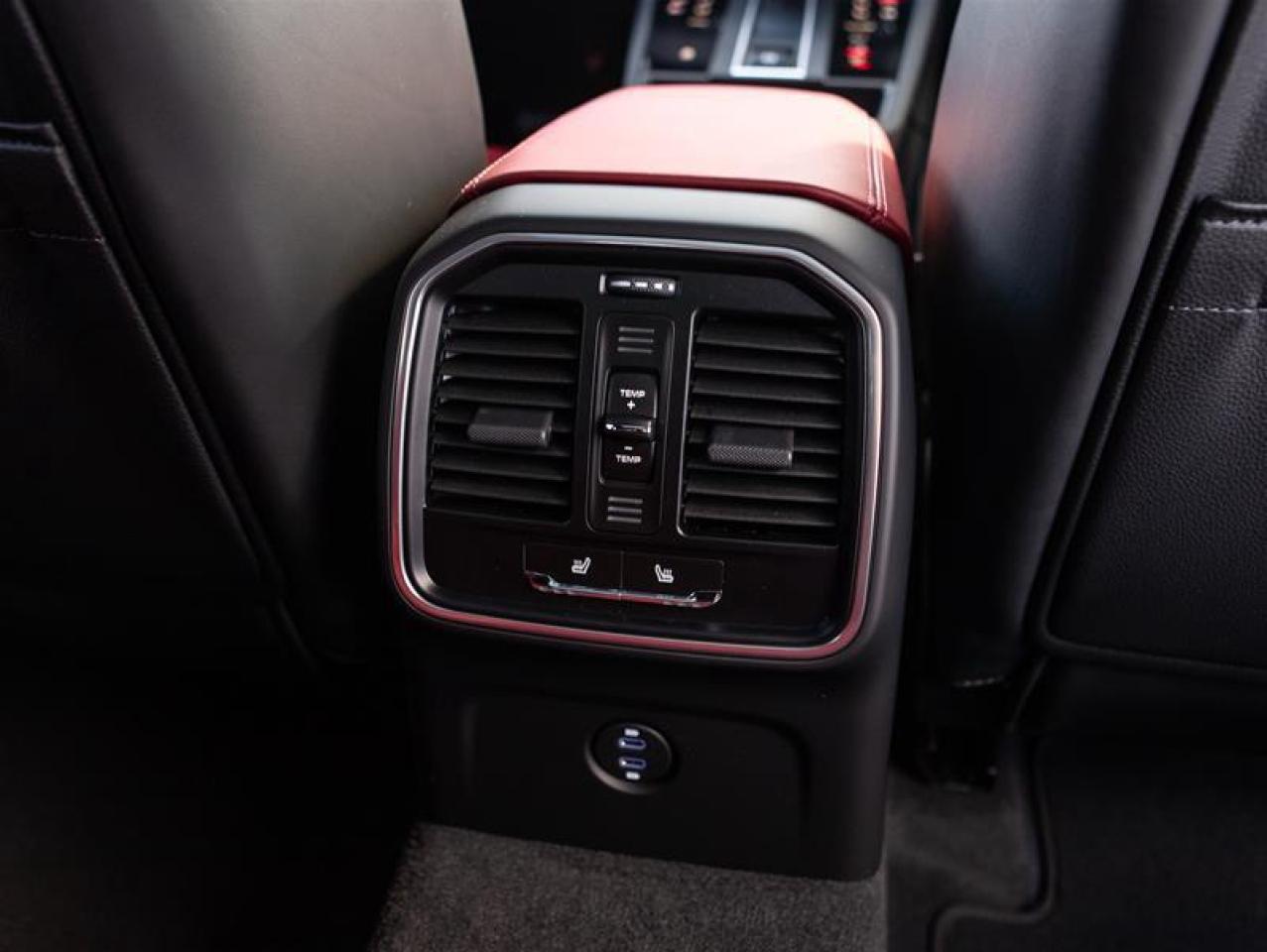 2025 Porsche Macan AWD Photo