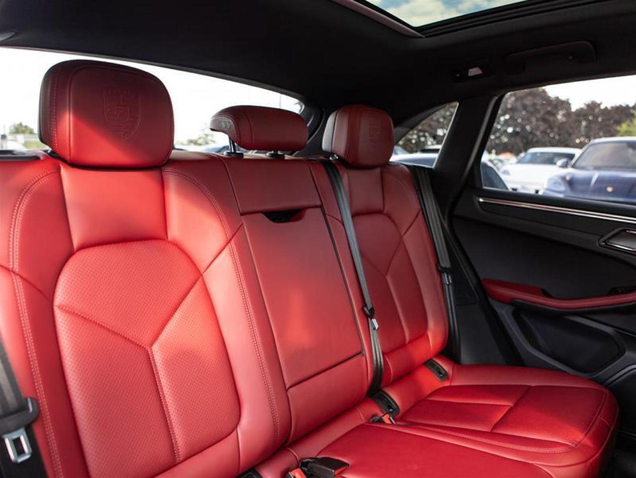 2025 Porsche Macan AWD Photo