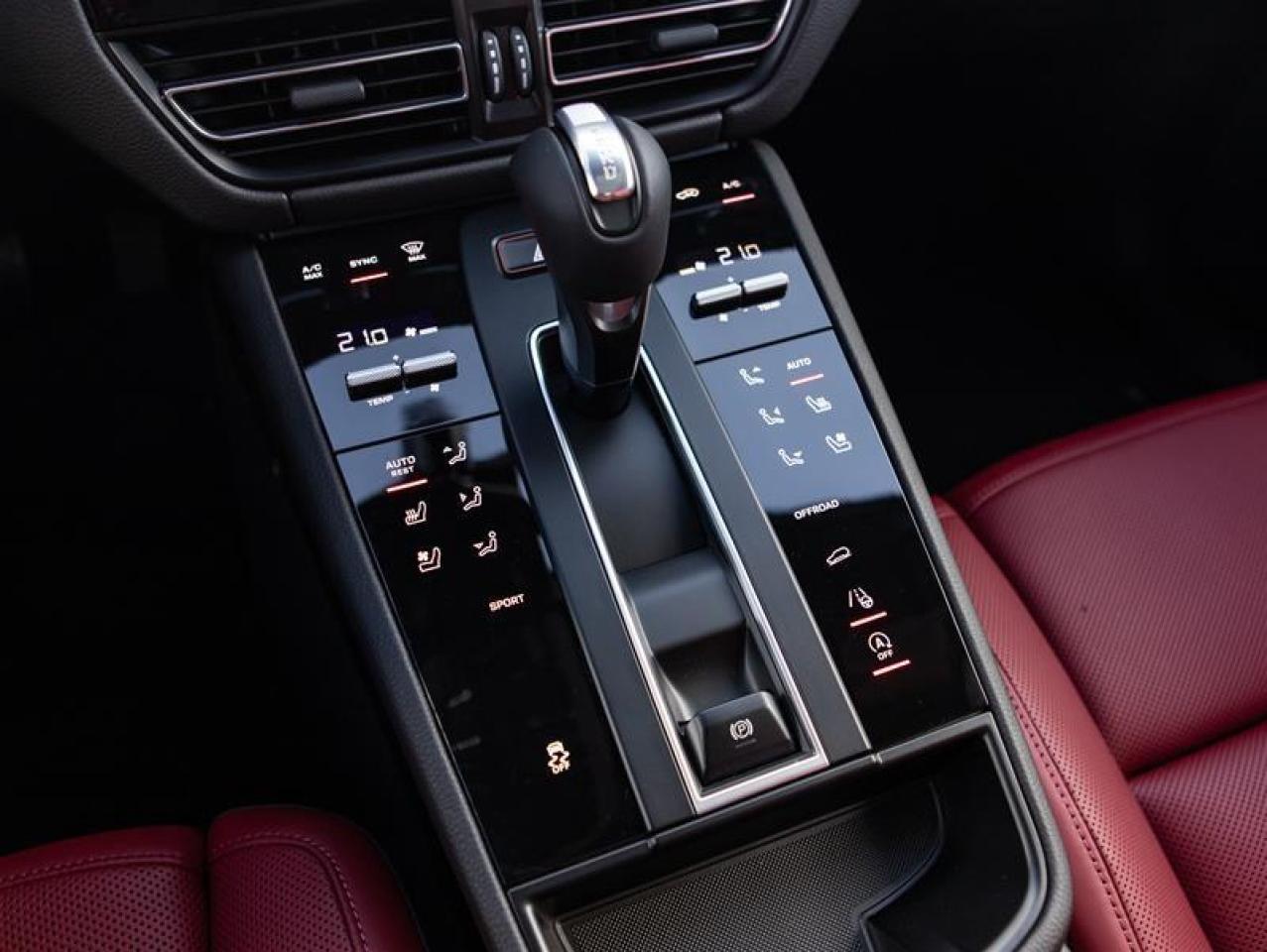 2025 Porsche Macan AWD Photo