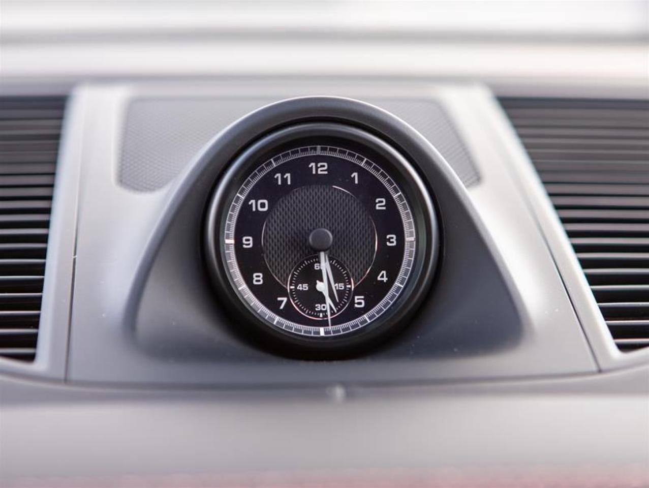 2025 Porsche Macan AWD Photo