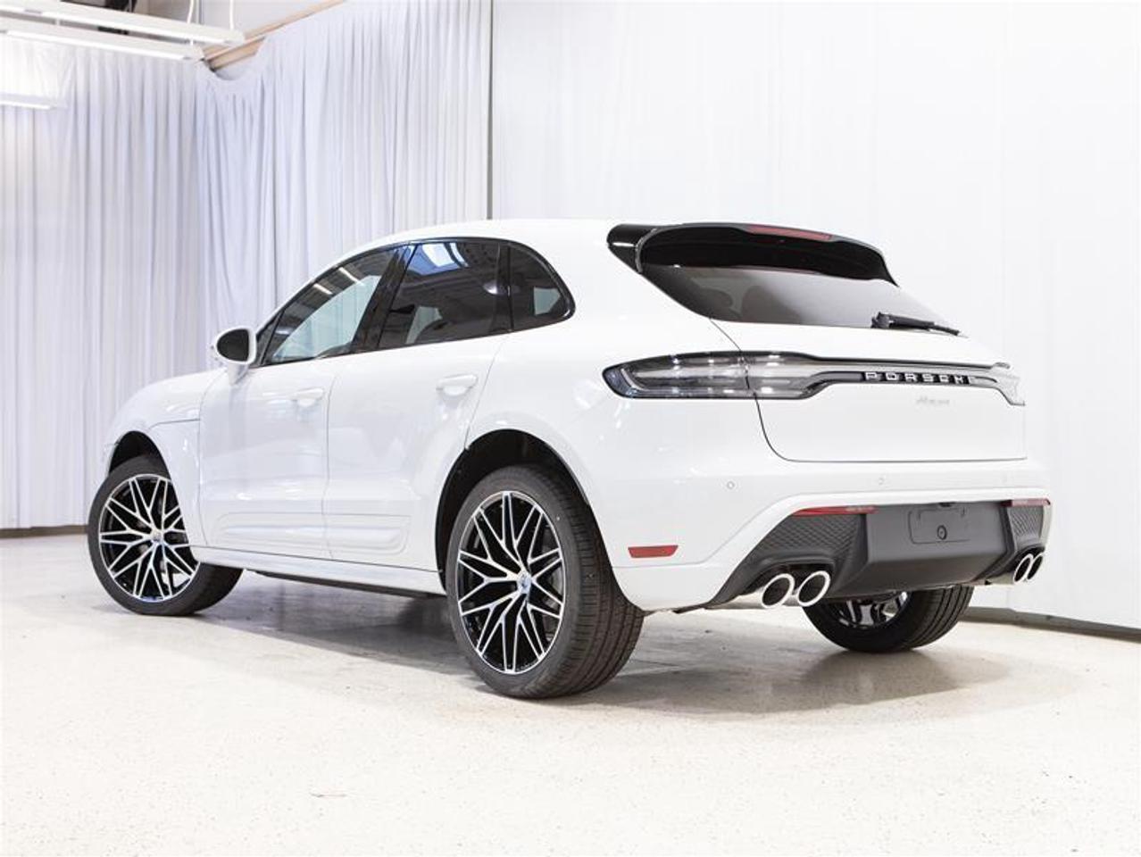 2025 Porsche Macan AWD Photo2