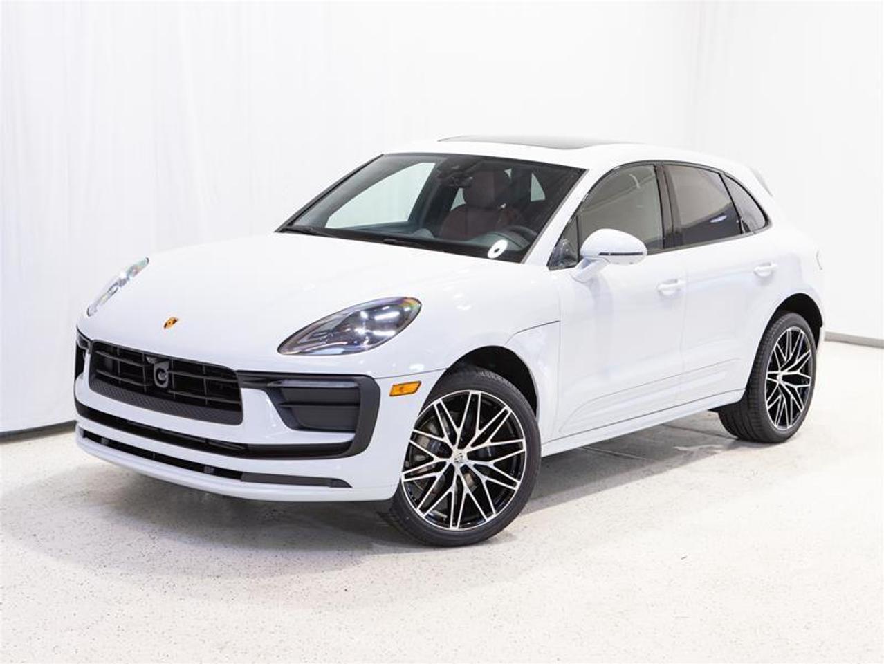 2025 Porsche Macan AWD Photo